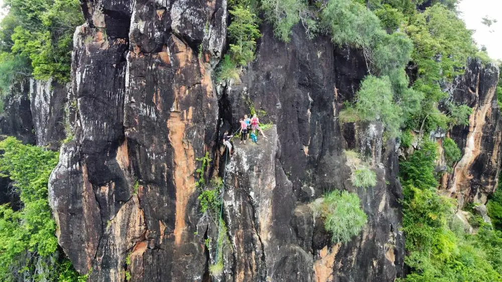 Mayotte Escalade – Grimpez, explorez et vivez l’aventure verticale